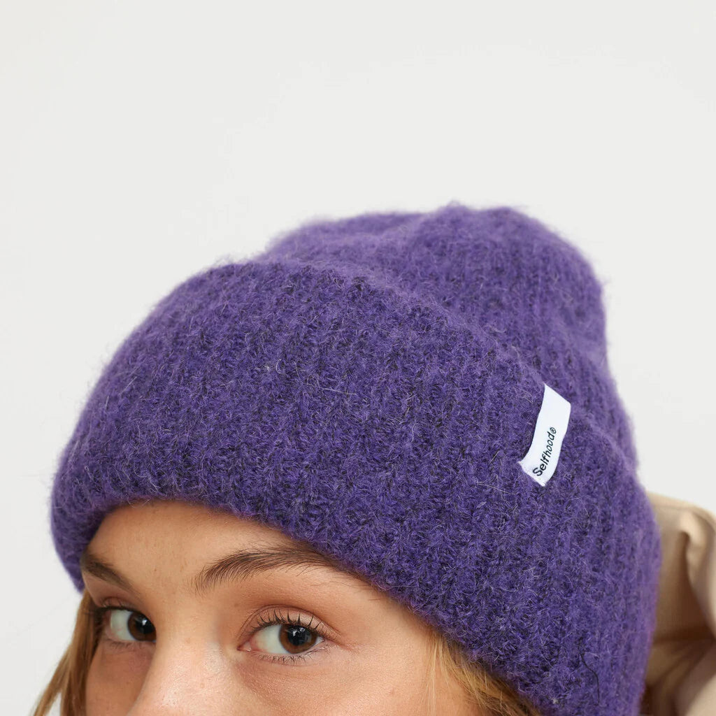 Fluffy Beanie -purple