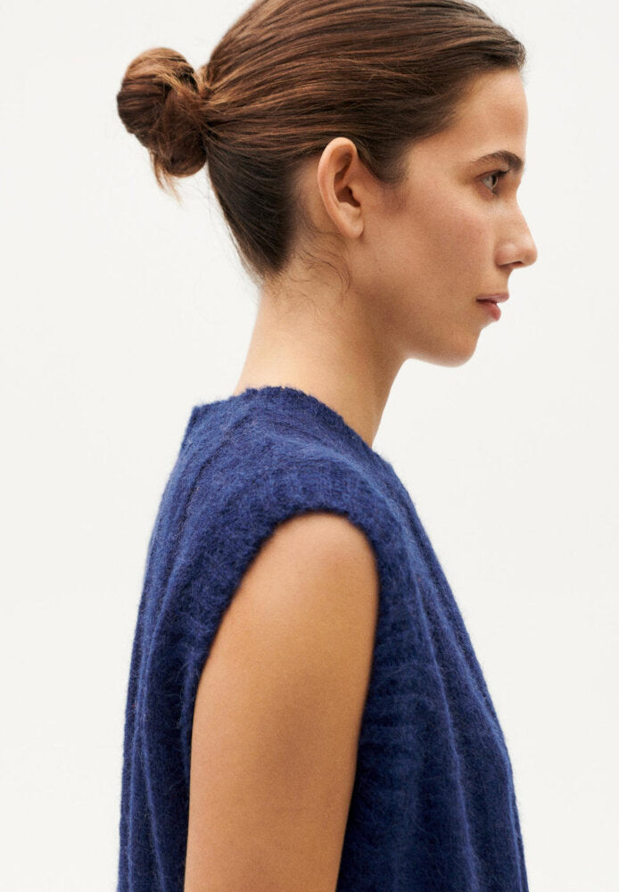 KELLY KNITTED VEST - KLEIN BLUE