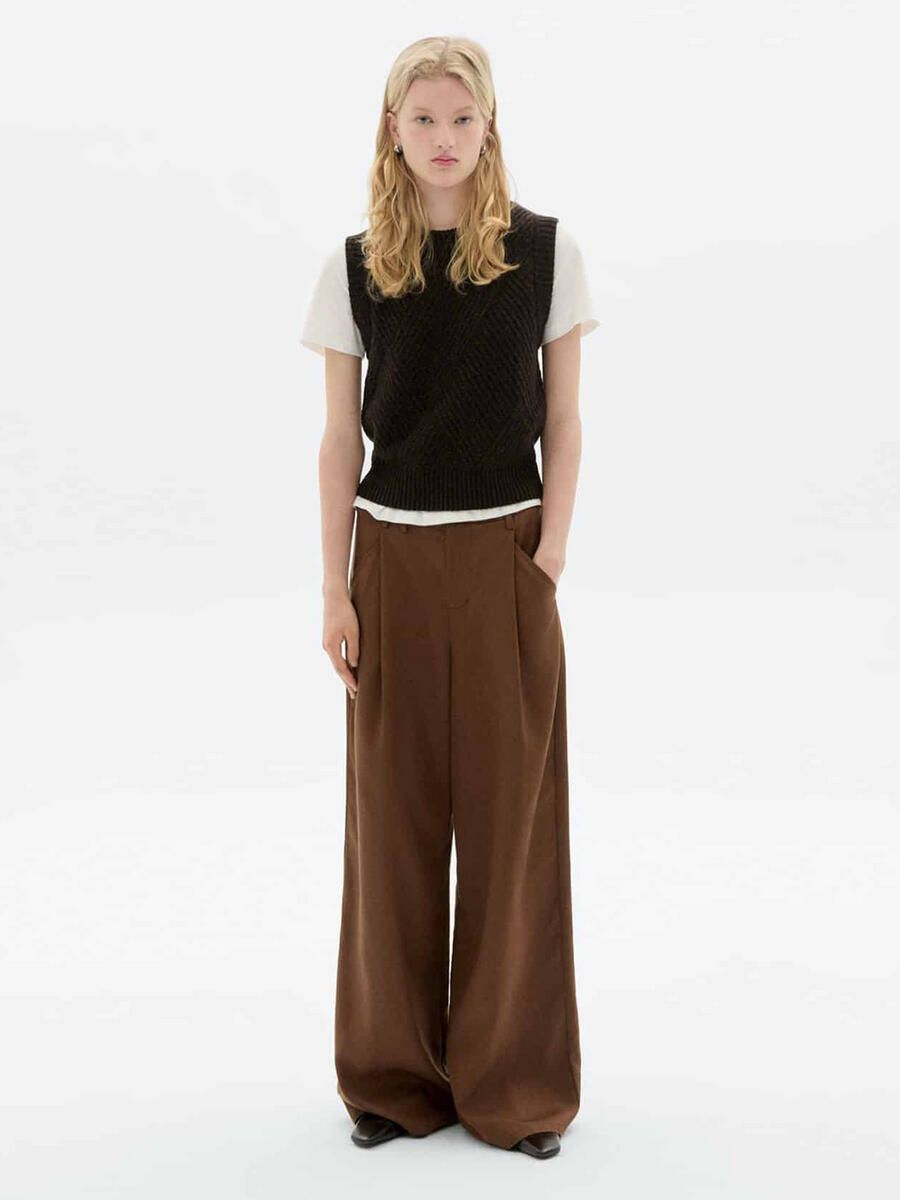 KAIA KNITTED VEST- BROWN